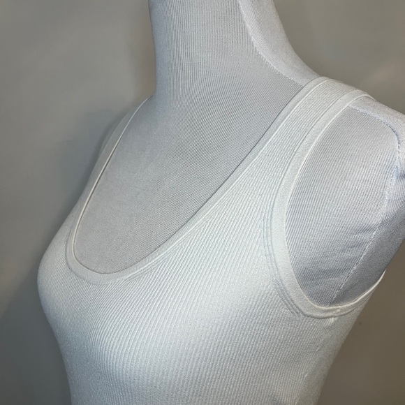 Ann Mashburn Ribbed Cream Tank Top - Size Small classic styling - Picture 3 of 9